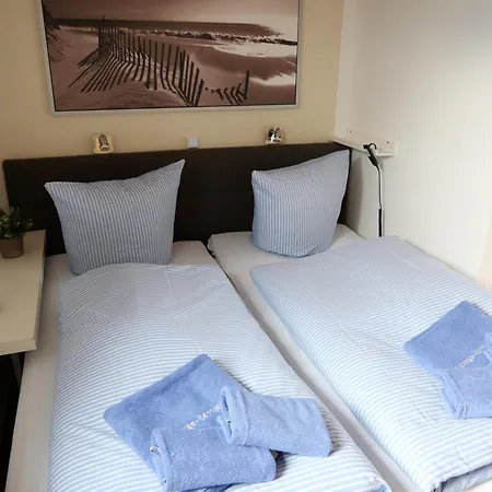 Direkt Am Wasser Küstenperlemit Meerblick Und Sauna